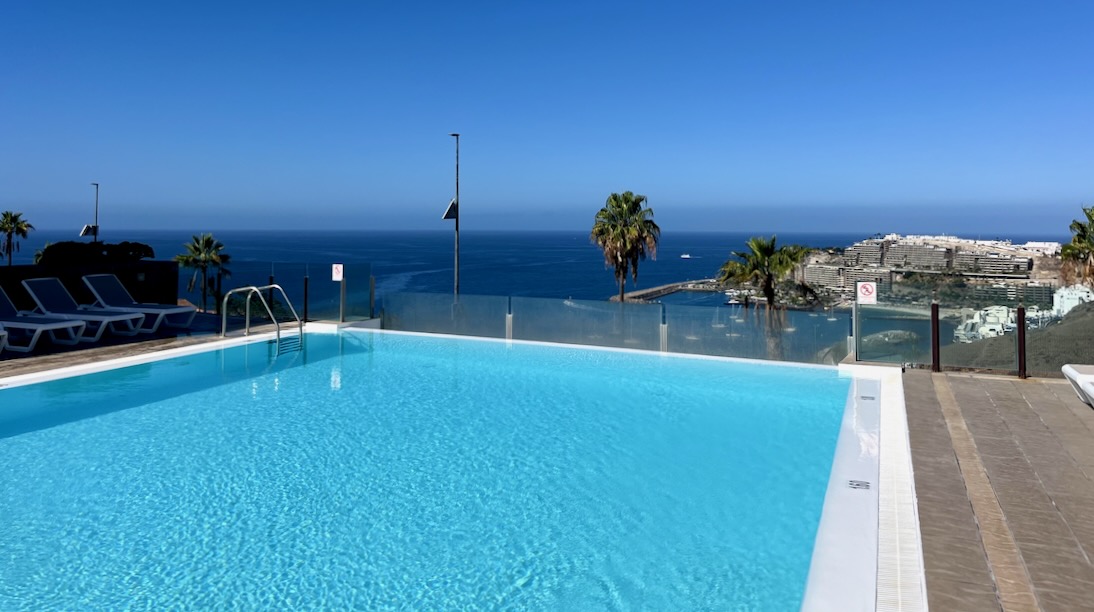 canary4u-casa-tucan-patalavaca-gran-canaria-medence-kilatas